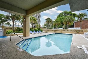 Inomhuspool och utomhuspool