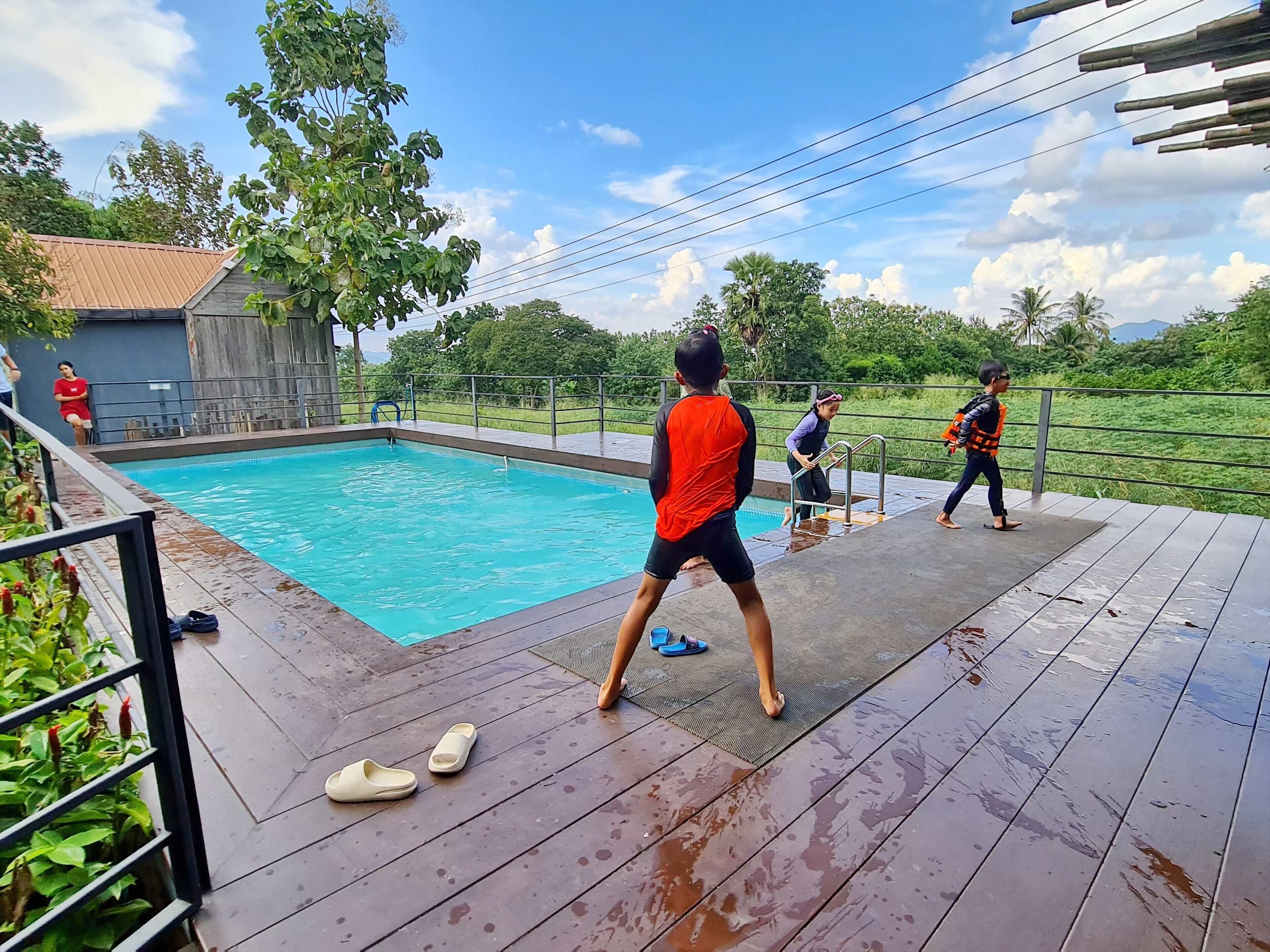 6 piscines extérieures