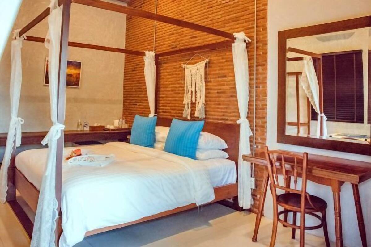 Free WiFi, bed sheets