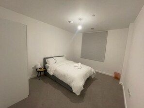2 bedrooms, iron/ironing board, free WiFi, bed sheets - New 2 Bedroom Apartment Barking (London)