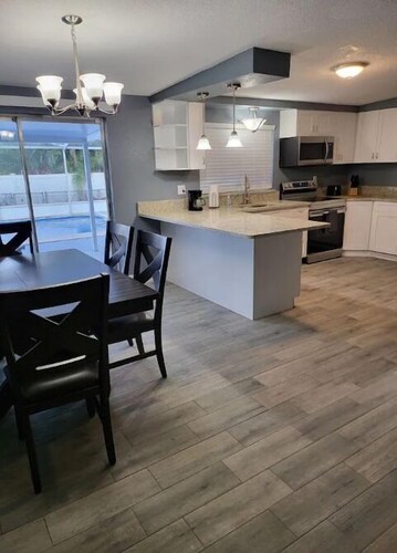 Legoland 3 Bedroom Pet Friendly Pool Home