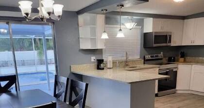 Legoland 3 Bedroom Pet Friendly Pool Home