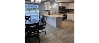 Legoland 3 Bedroom Pet Friendly Pool Home