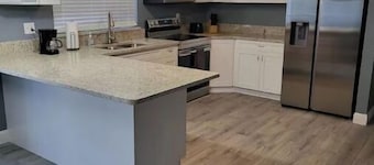 Legoland 3 Bedroom Pet Friendly Pool Home