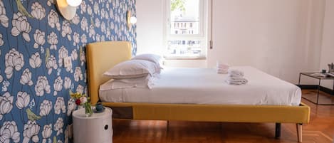 2 habitaciones, escritorio, tabla de planchar con plancha y wifi