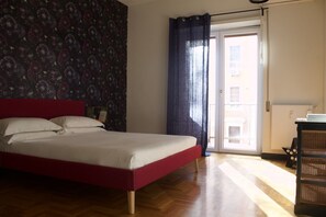 2 habitaciones, escritorio, tabla de planchar con plancha y wifi 