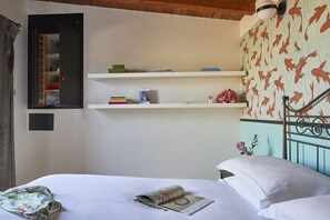 1 bedroom, iron/ironing board, travel cot, free WiFi