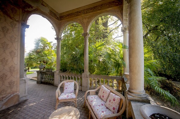 Terrace/patio - Villa in pure Art Nouveau style with swimming pool and park (Mandello del Lario)