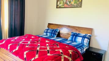 Hypo-allergenic bedding, minibar, free WiFi, bed sheets