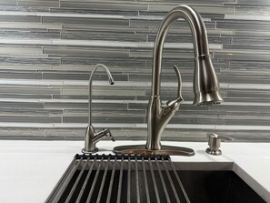 Dusche, Whirlpool, Haartrockner, Bidet