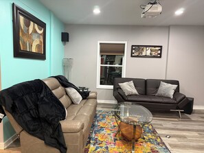 Smart TV, Netflix, streaming services - Home away from home!!! (Sun Prairie)