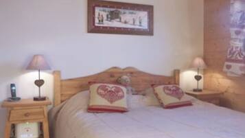 4 bedrooms, iron/ironing board, WiFi