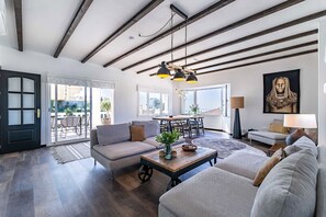 智能电视、乒乓球