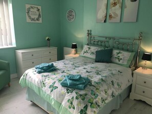 12 habitaciones, caja de seguridad en la habitación y escritorio 