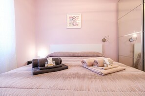 1 camera, ferro/asse da stiro, Wi-Fi, lenzuola