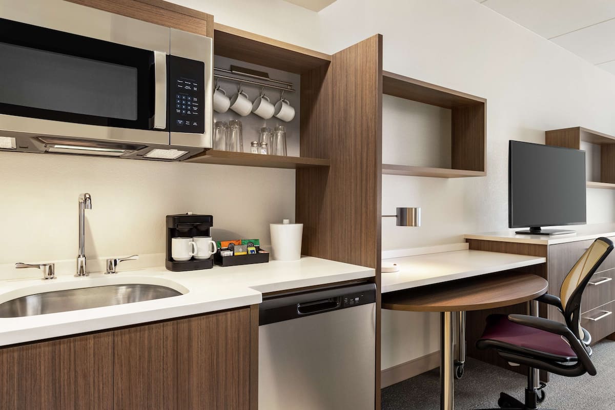 Studio Suite, 1 King Bed | 1 bedroom, free WiFi, bed sheets