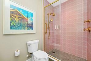 Separate tub and shower, rainfall showerhead, hair dryer, bathrobes - Embassy Suites By Hilton Orlando Sunset Walk (Kissimmee)