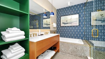 Phòng Suite, 2 phòng ngủ | Buồng tắm vòi sen