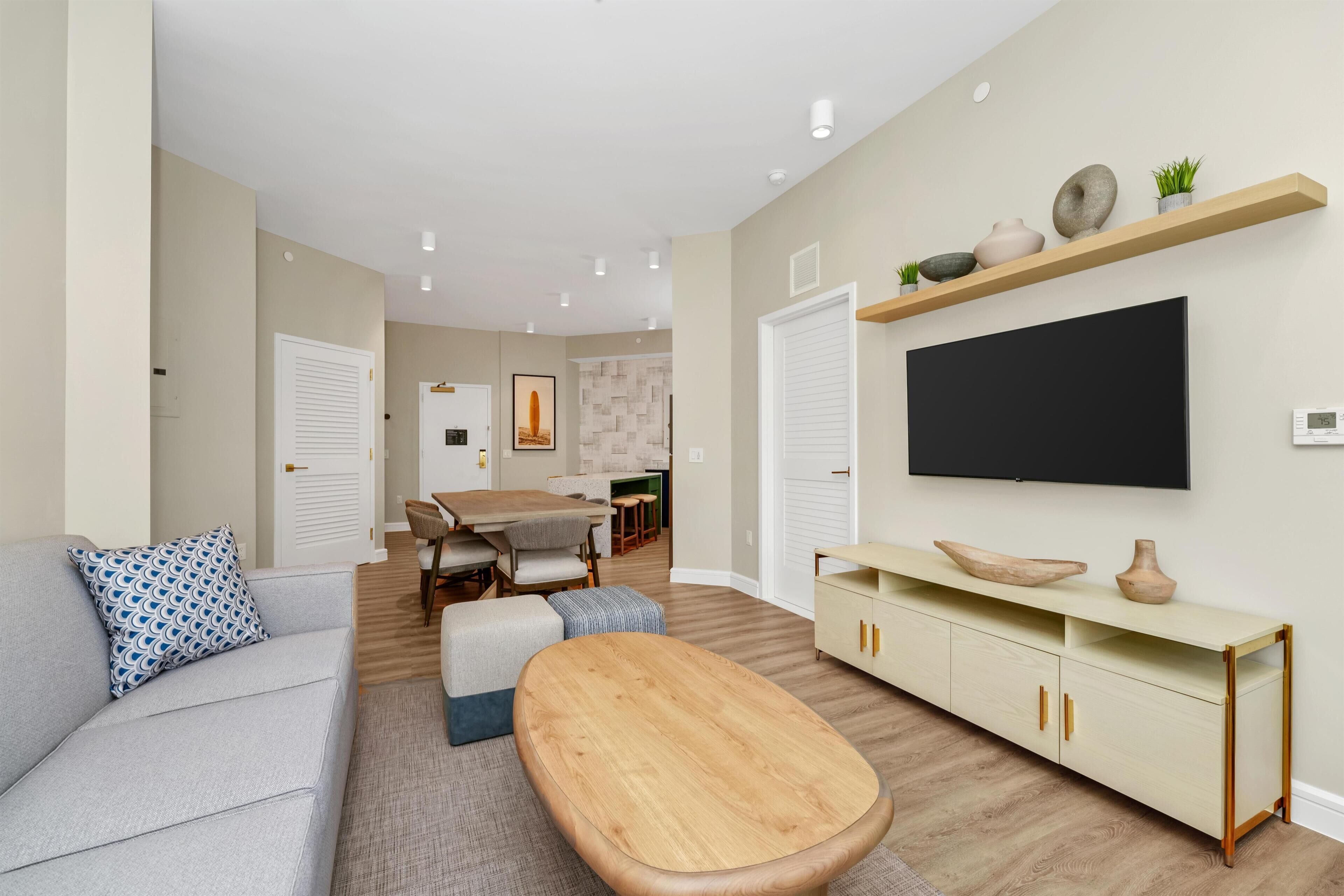 Suite, 2 Bedrooms, Corner | Living area