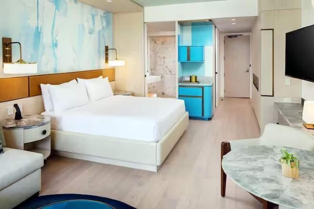 1 bedroom, hypo-allergenic bedding, minibar, in-room safe