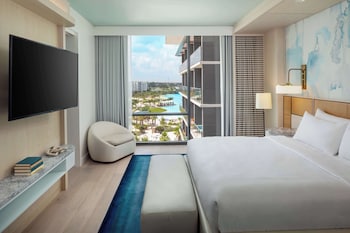 Hypo-allergenic bedding, minibar, in-room safe, desk at Conrad Orlando at Evermore