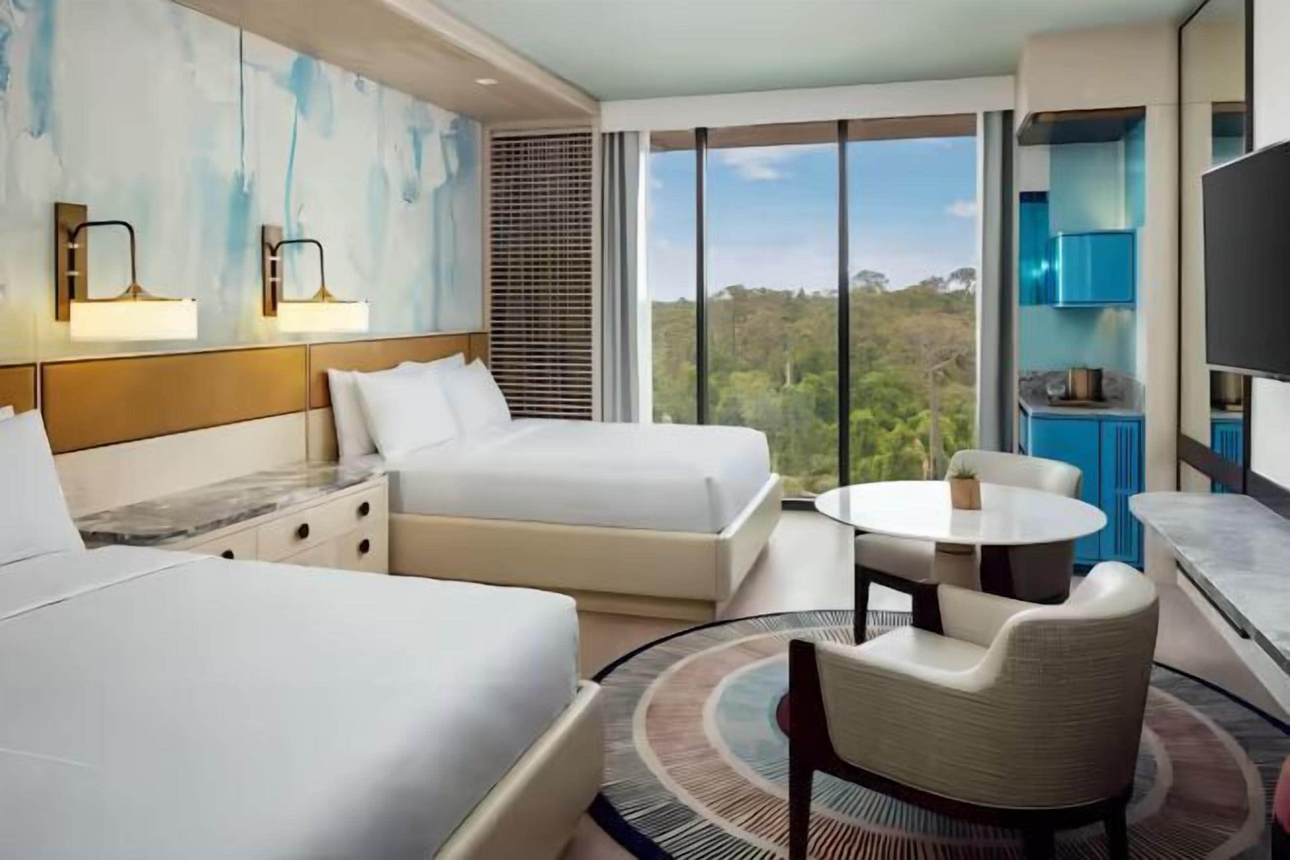 Hypo-allergenic bedding, minibar, in-room safe, desk