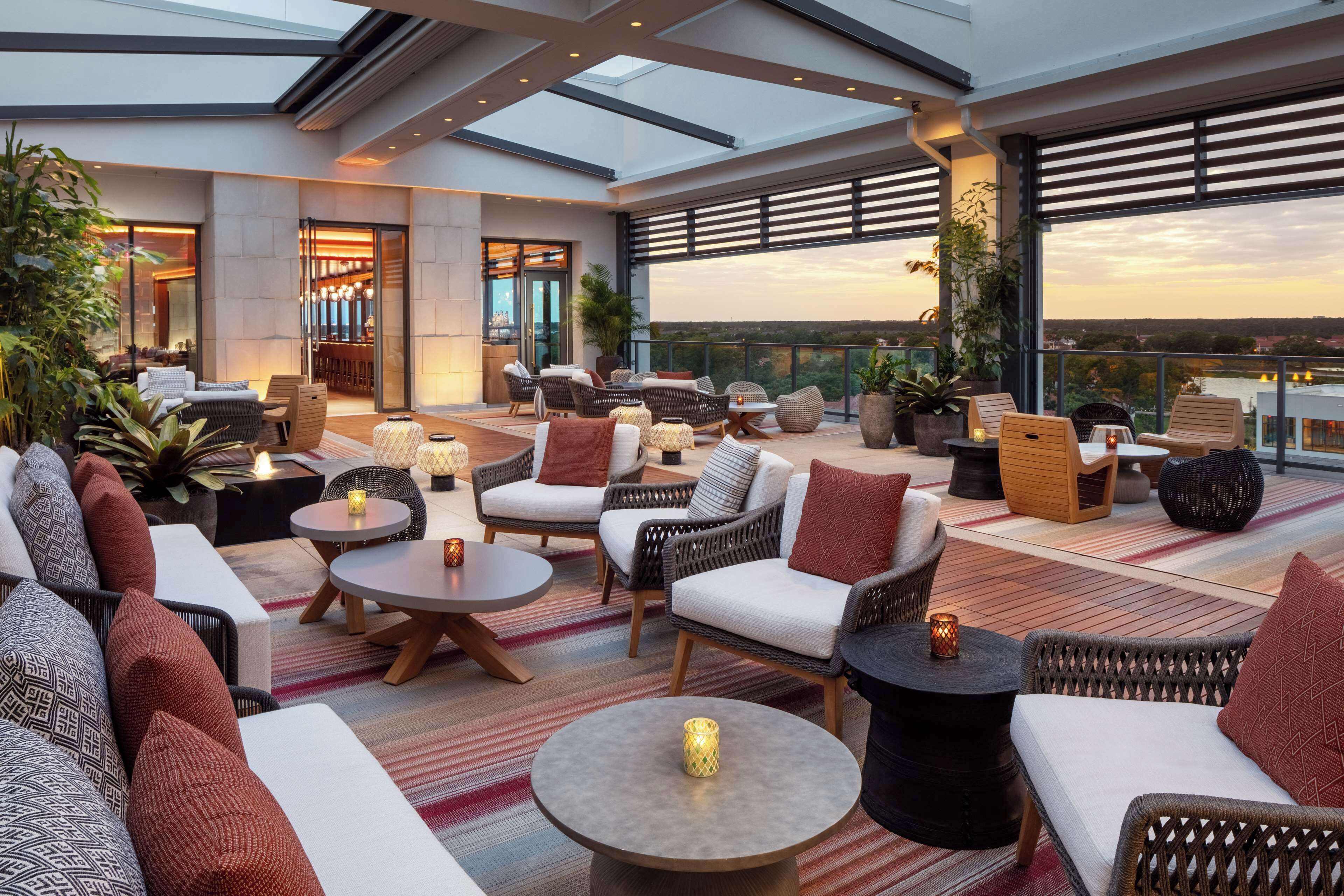 3 barer/lounger och bar vid poolen