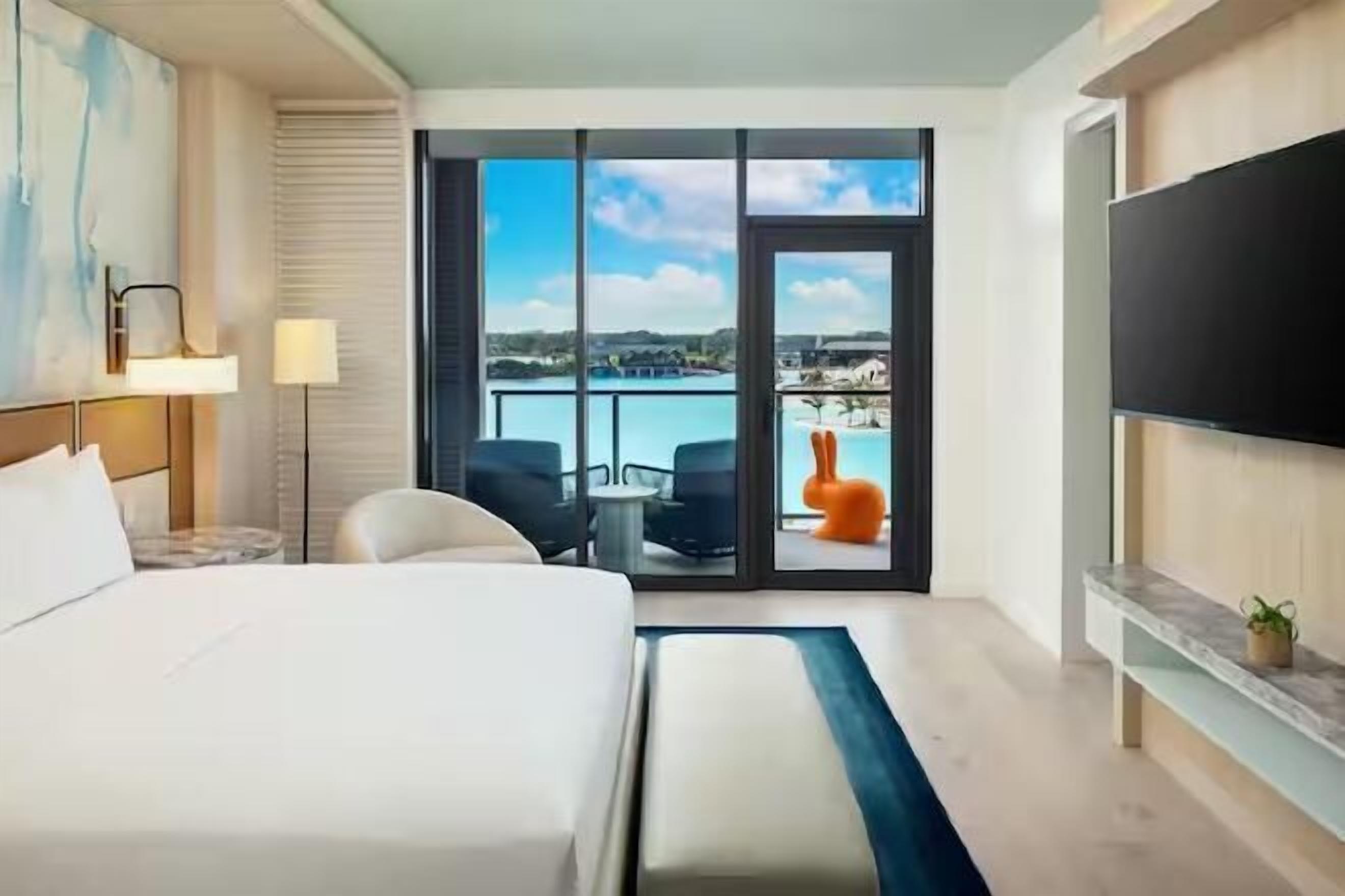 Hypo-allergenic bedding, minibar, in-room safe, desk