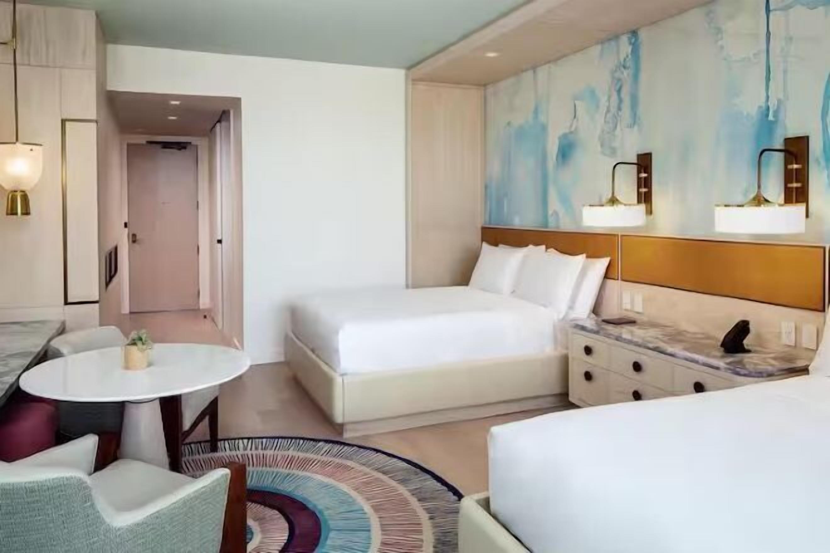 Hypo-allergenic bedding, minibar, in-room safe, desk