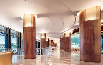 Hotel entrance and lobby at Conrad Orlando