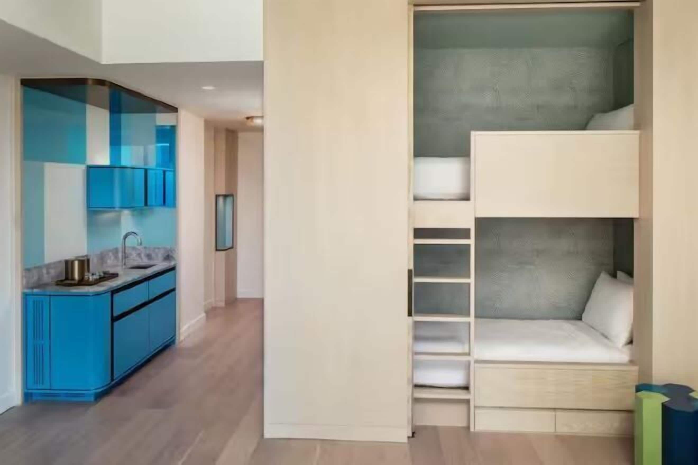 Hypo-allergenic bedding, minibar, in-room safe, desk