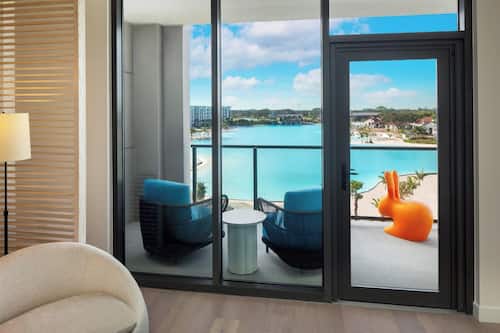 Lagoon View Two Bedroom Suite | Roupas de cama antialérgicas, frigobar, cofres nos quartos, escrivaninha