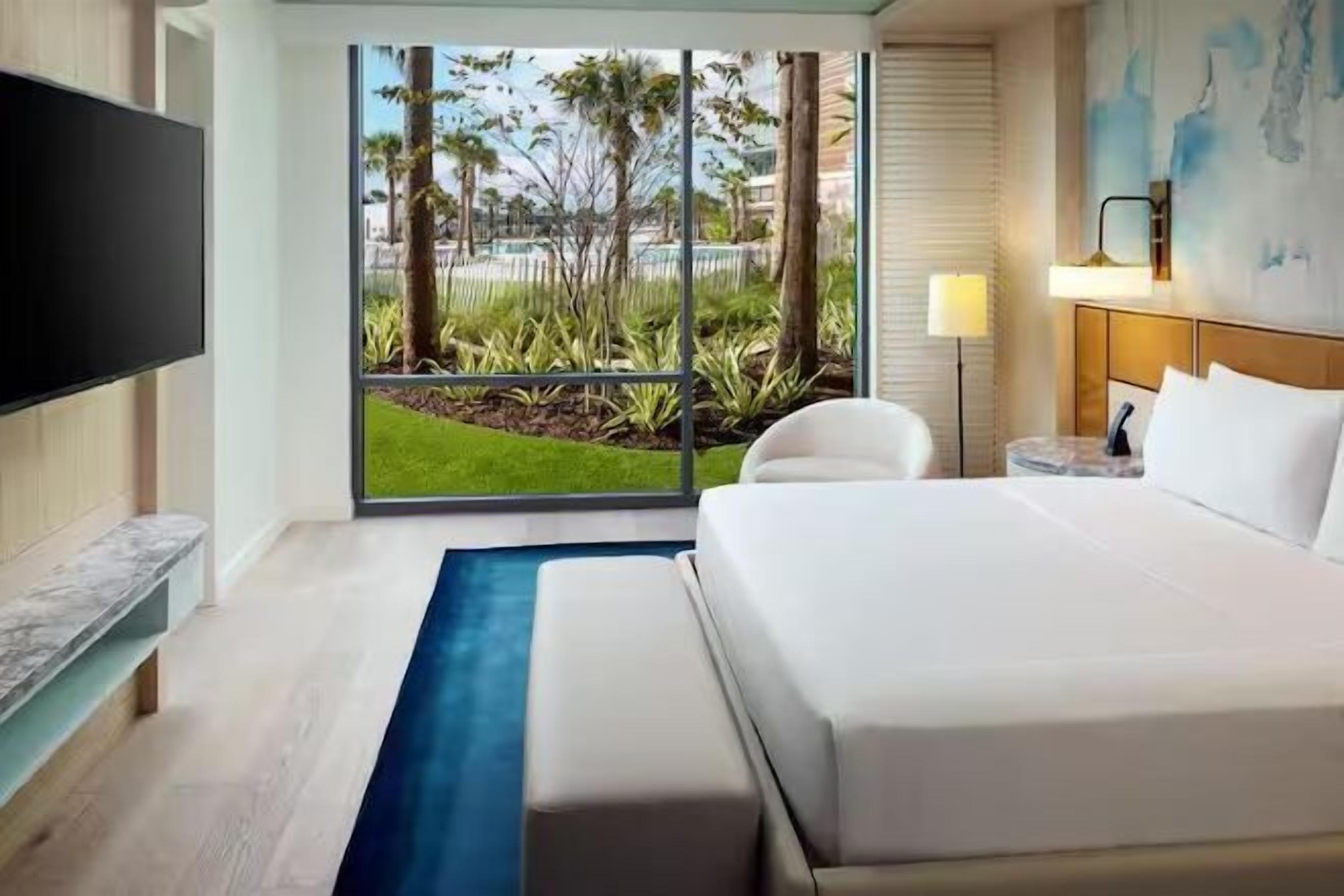 Hypo-allergenic bedding, minibar, in-room safe, desk