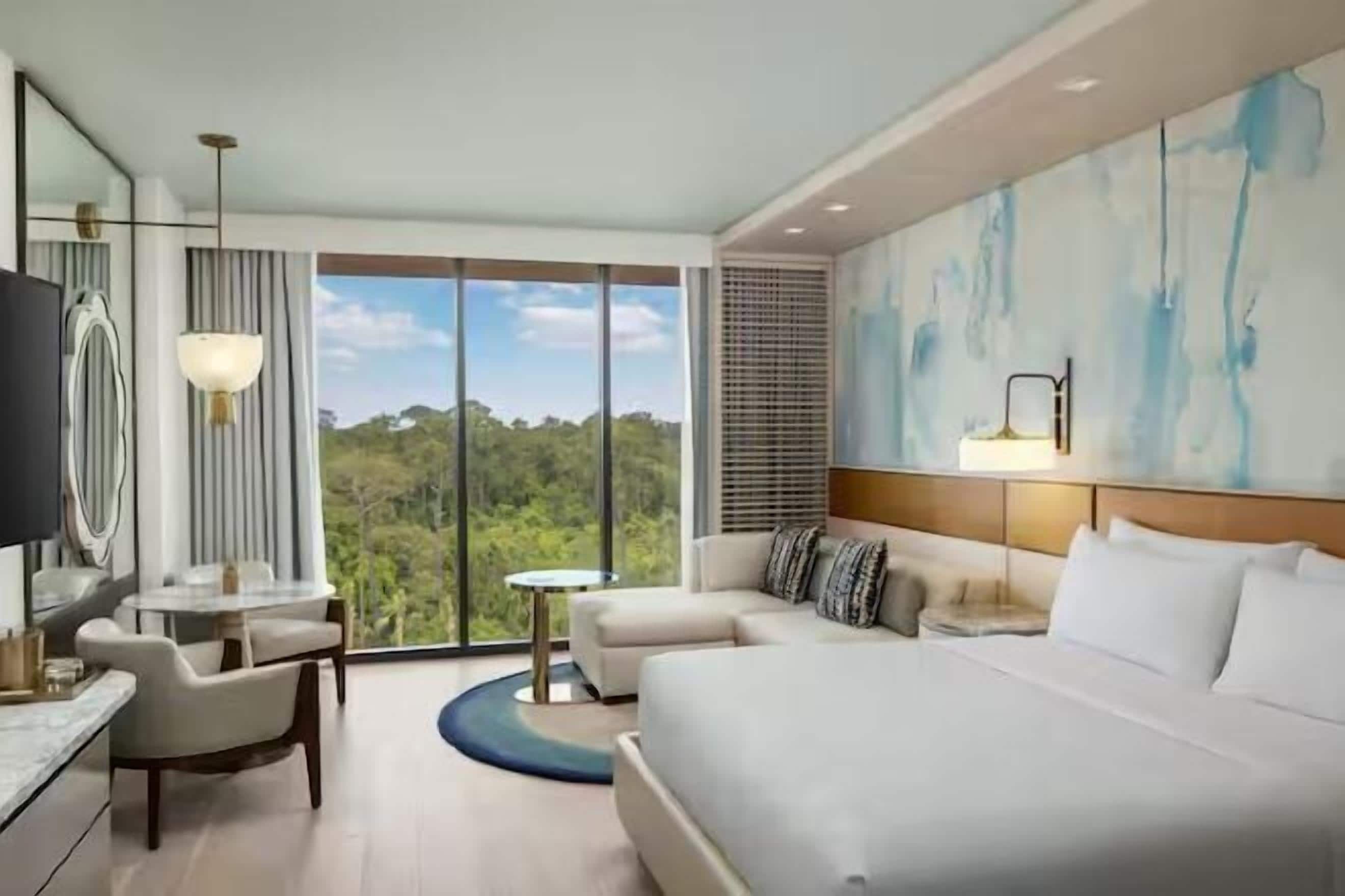 Hypo-allergenic bedding, minibar, in-room safe, desk