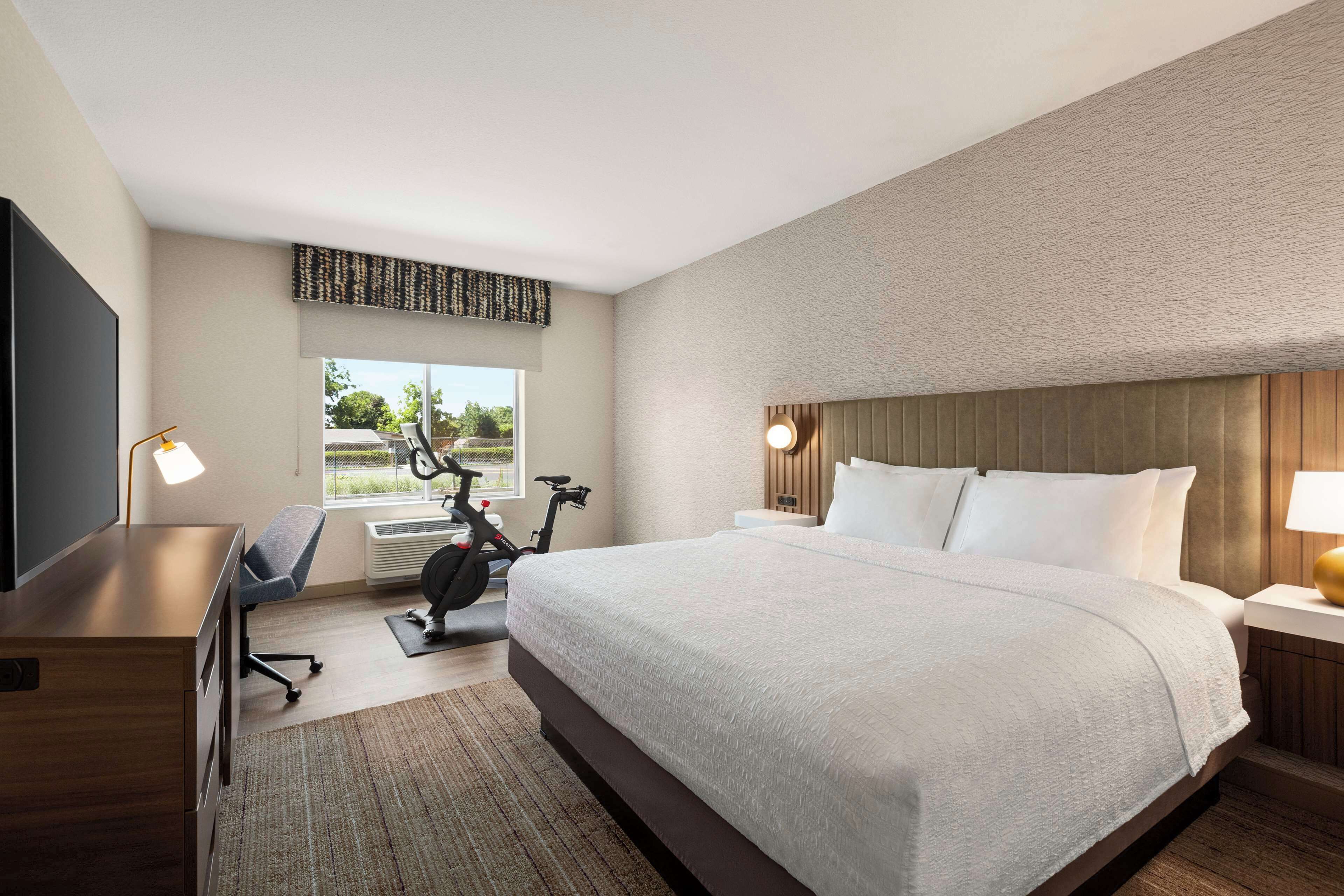 Habitación, 1 cama de matrimonio grande (Fitness) | Cortinas opacas y tabla de planchar con plancha