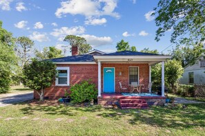 Exterior - Look at This Artsy 2 Bedroom! Military Discount (Pensacola)