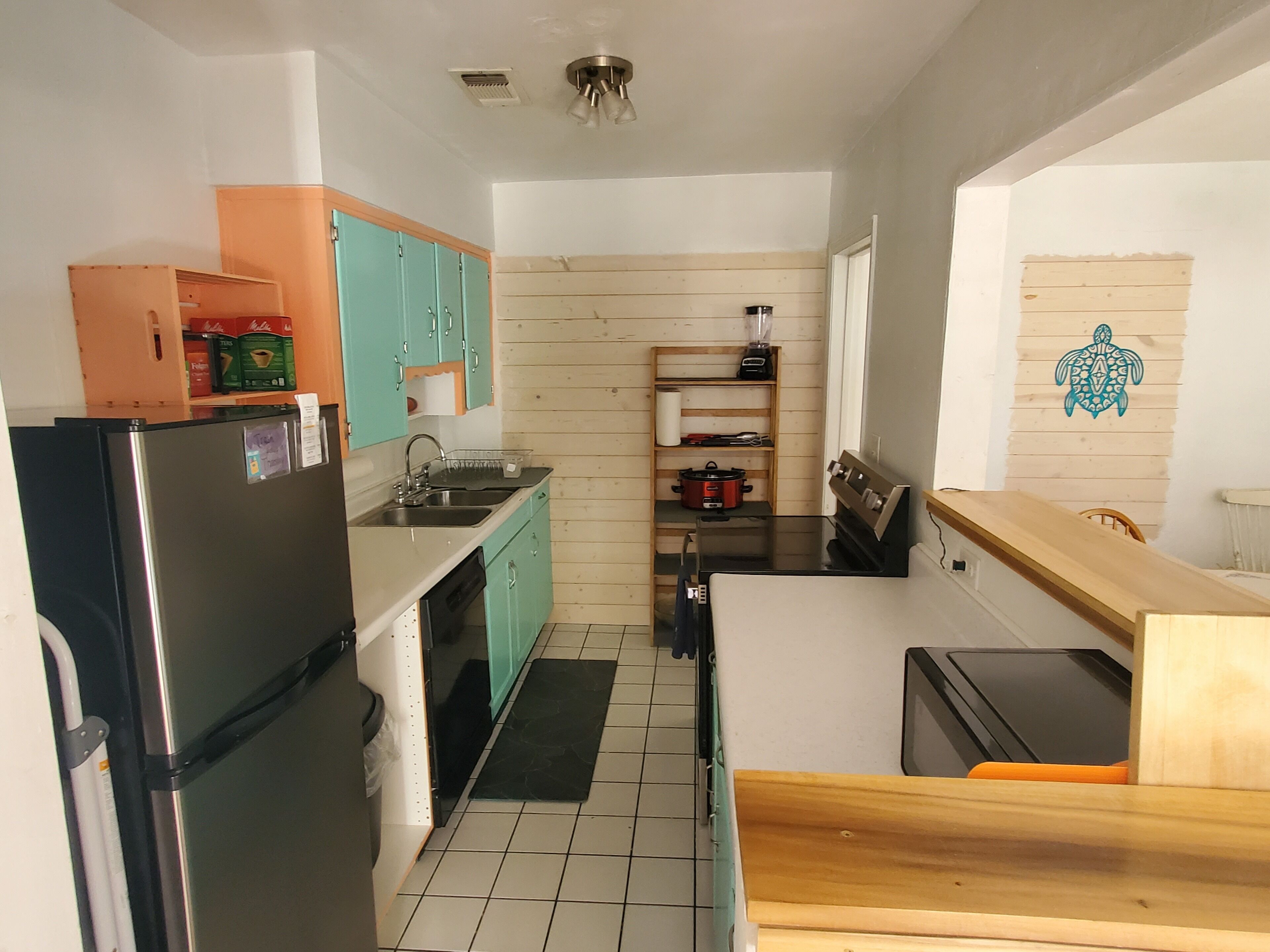 Geladeira, micro-ondas, fogão, cooktop