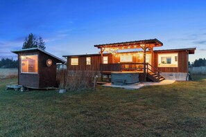 Exterior - Frontier Farmhouse,Cal-K,Sauna, HT, MountainViews (Port Angeles)