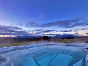 Outdoor spa tub - Frontier Farmhouse,Cal-K,Sauna, HT, MountainViews (Port Angeles)