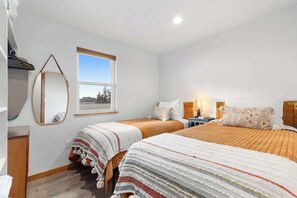 2 bedrooms, iron/ironing board, travel cot, free WiFi