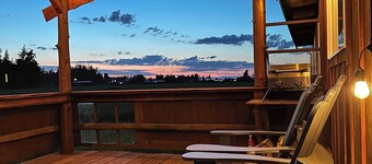 Frontier Farmhouse,Cal-K,Sauna, HT, MountainViews