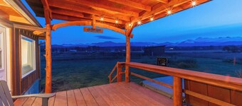 Frontier Farmhouse,Cal-K,Sauna, HT, MountainViews