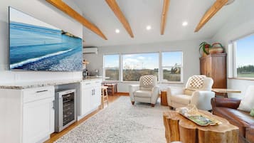 Smart TV, fireplace, stereo, offices