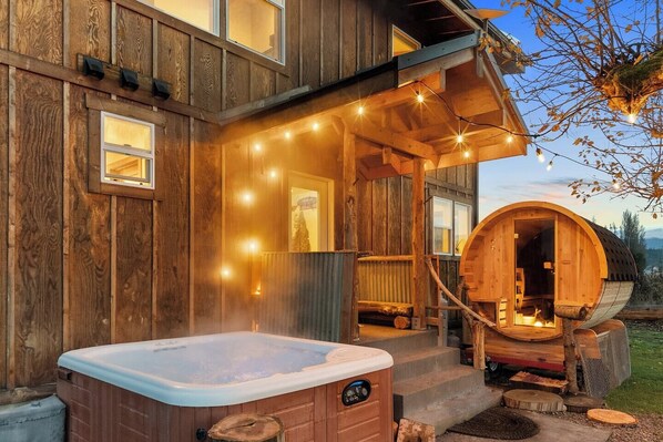 Outdoor spa tub