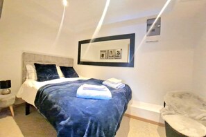 5 bedrooms, free WiFi, bed sheets