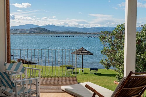 Light Bay house with direct access to the sea and private beach - SARDINIA UNLIMITED