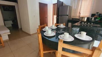 1 habitación y ropa de cama