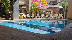 室外游泳池