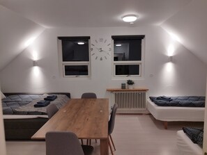 Habitación cuádruple Confort | 1 habitación, tabla de planchar con plancha y cunas gratuitas