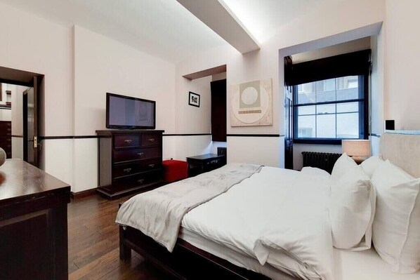 2 habitaciones, tabla de planchar con plancha, wifi y ropa de cama 